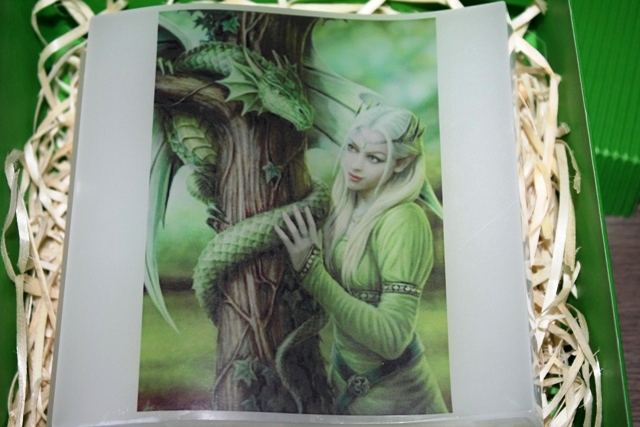 Svíčka vlna velká - Elfka s drakem v dárkové krabičce