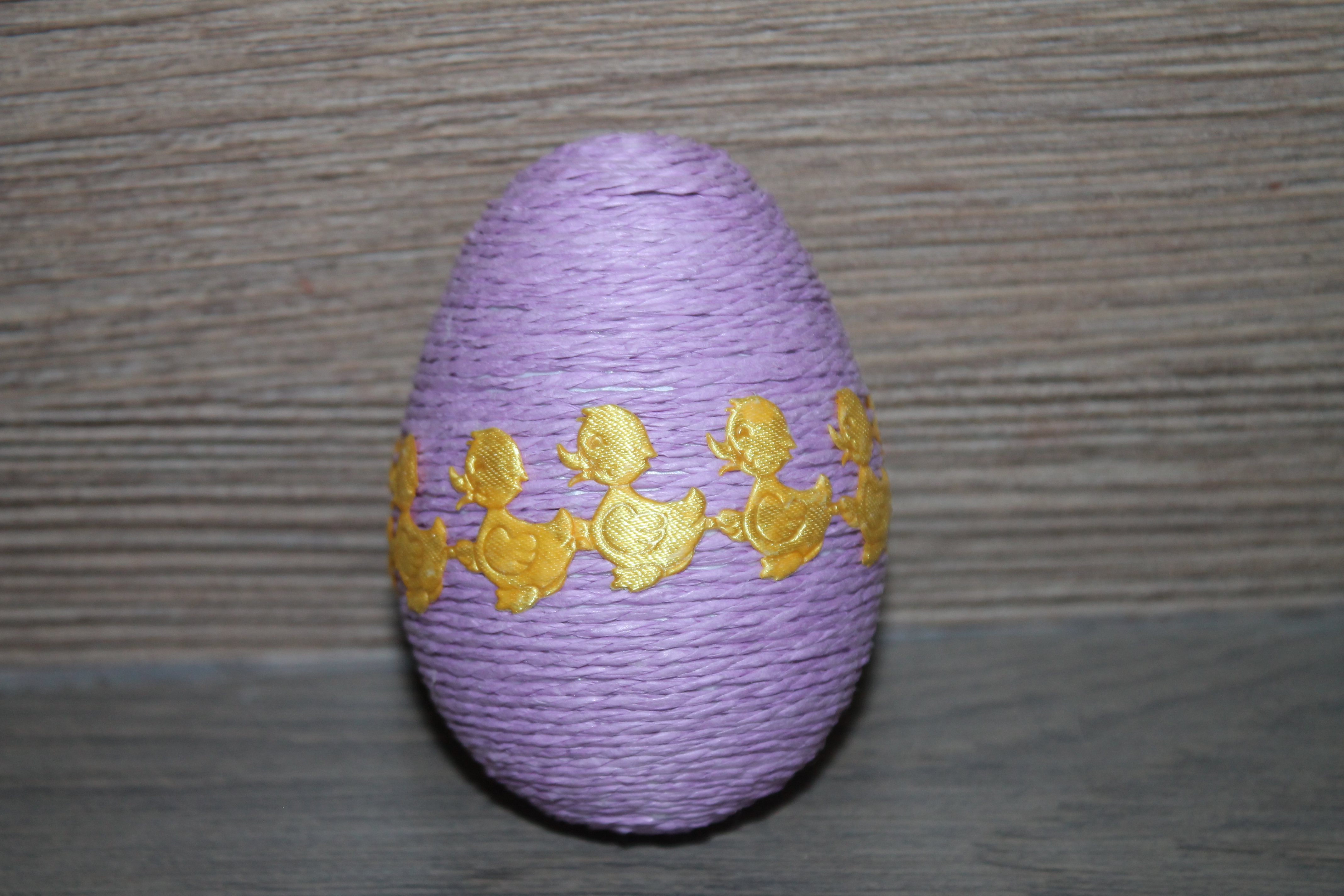 Provázkové vajíčko fialové s káčátky