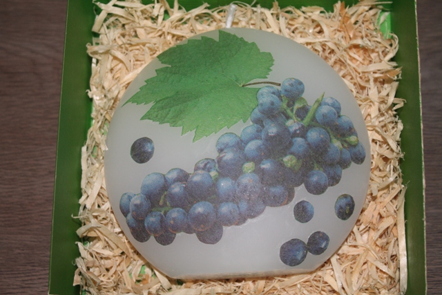 Svíčka Disk velký - Modré hroznové víno v dárkové krabici